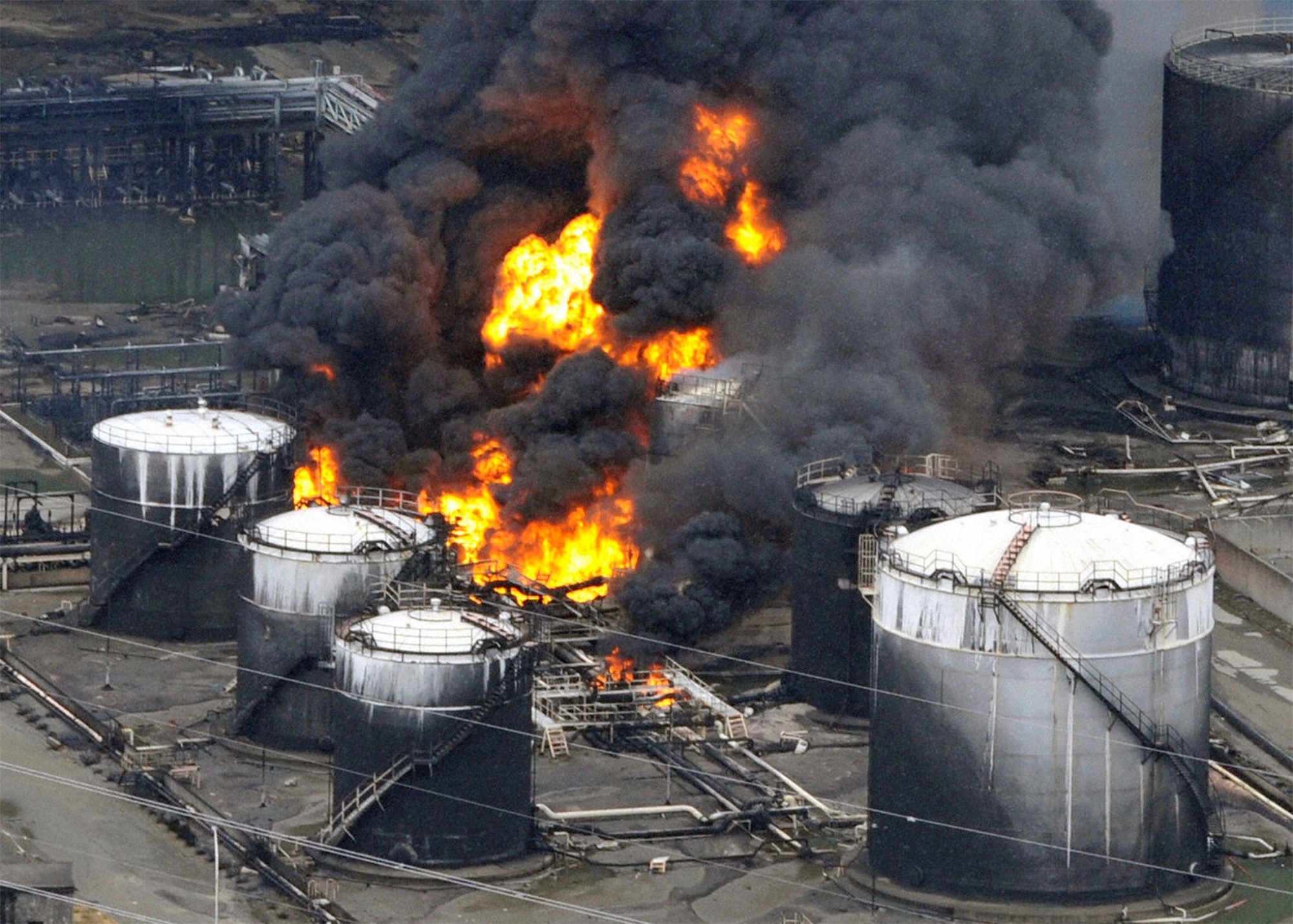 Аварии взрывы катастрофы. Авария на АЭС Фукусима-1. Японии на АЭС «Фукусима-1». АЭС Фукусима-1, Япония, 2011. Япония авария на атомной станции 2011.
