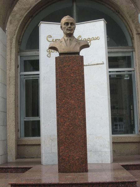 Файл:Памятник Сухомлинскому.jpeg