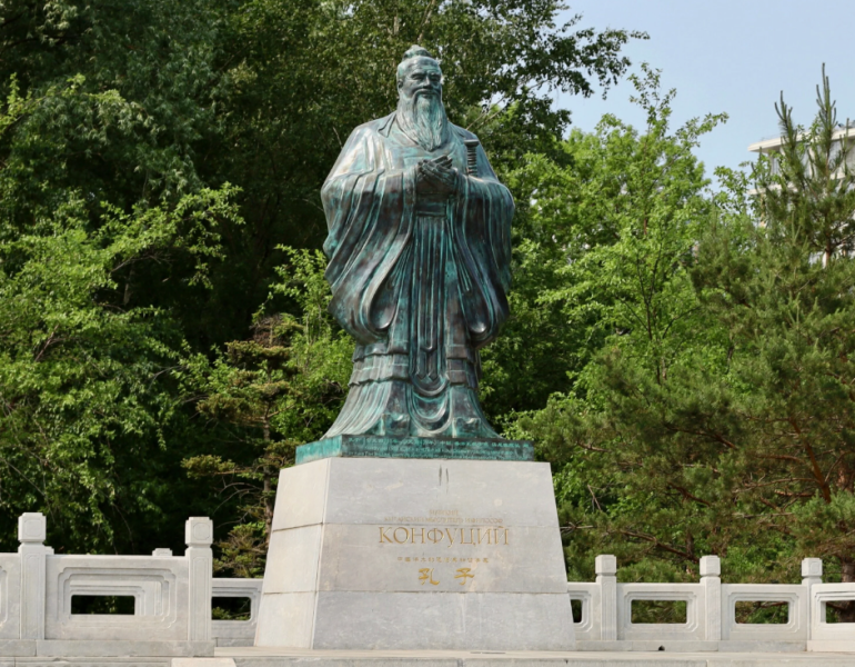 Файл:Конфуций памятник.png